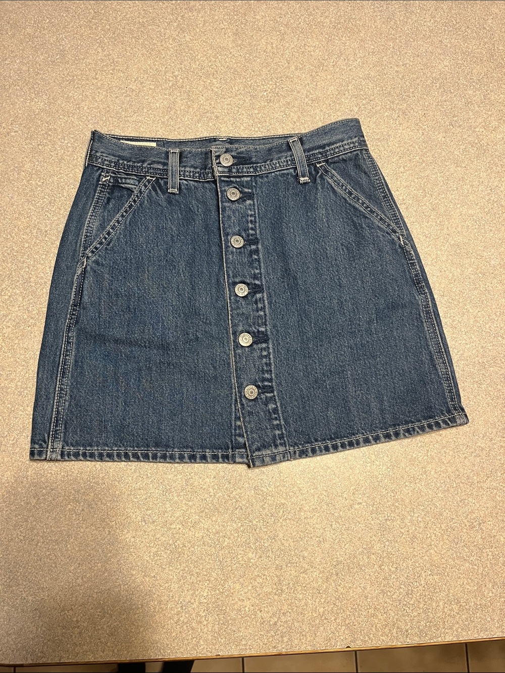 Levi’s classic denim skirt size 25